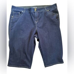 Lane Bryant Women’s stretch Dark Blue Jean capris Size 28